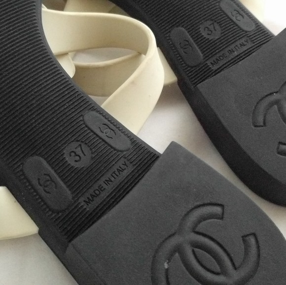 CHANEL Cream Floral Sandals - Picture 10 of 11